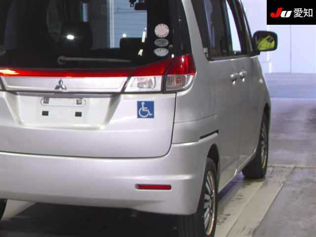 MITSUBISHI DELICA D2 2011
