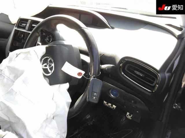 TOYOTA PRIUS 2021