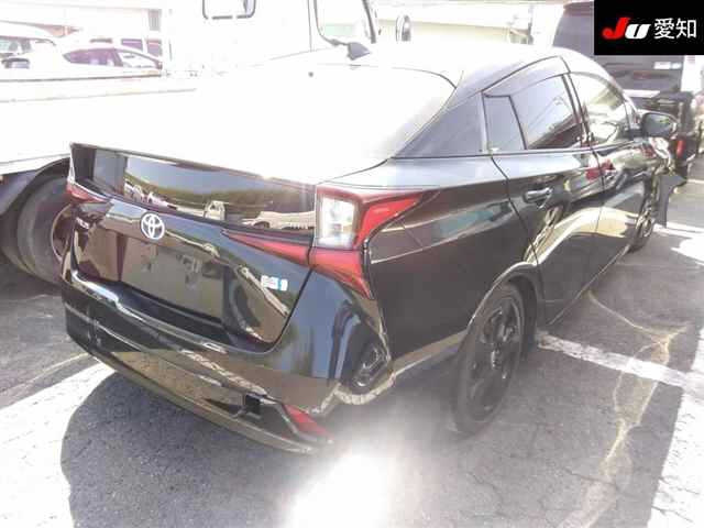 TOYOTA PRIUS 2021