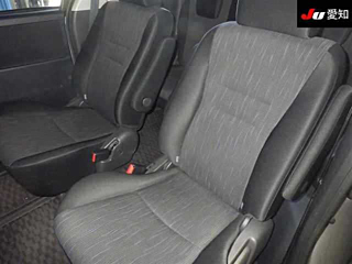 TOYOTA NOAH 2010