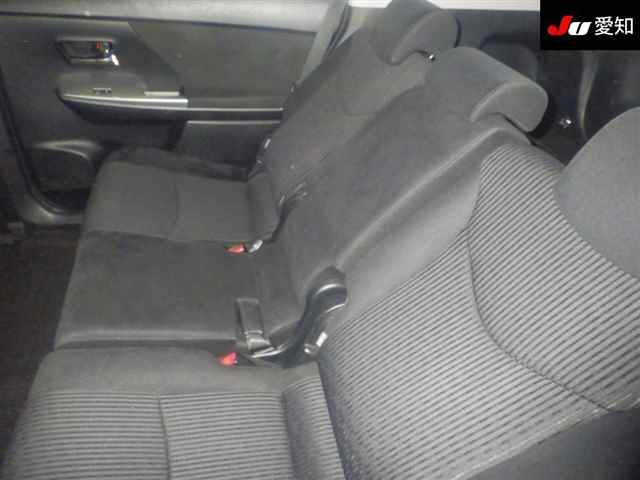 TOYOTA PRIUS ALPHA 2015