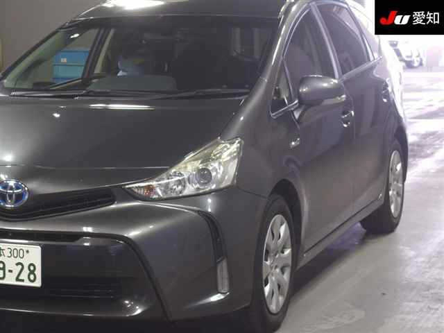TOYOTA PRIUS ALPHA 2015