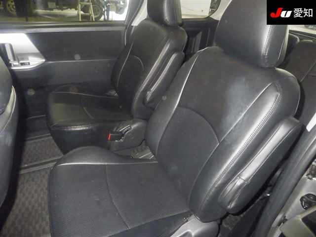 TOYOTA VOXY 2010
