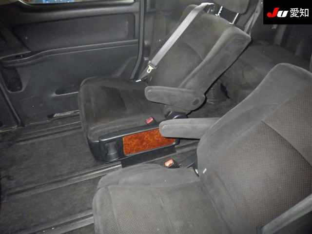 TOYOTA VELLFIRE 2010