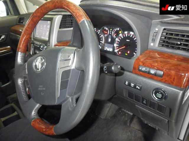 TOYOTA VELLFIRE 2010