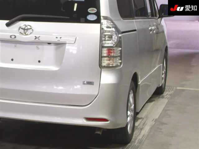 TOYOTA VOXY 2010