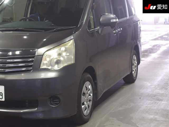 TOYOTA NOAH 2012
