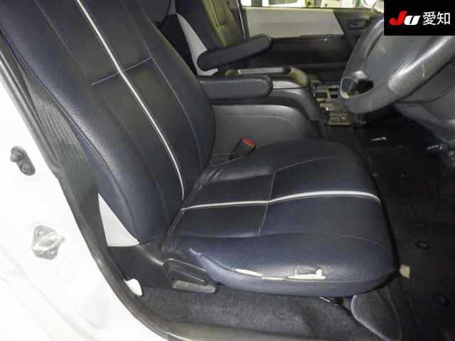 TOYOTA HIACE 2013