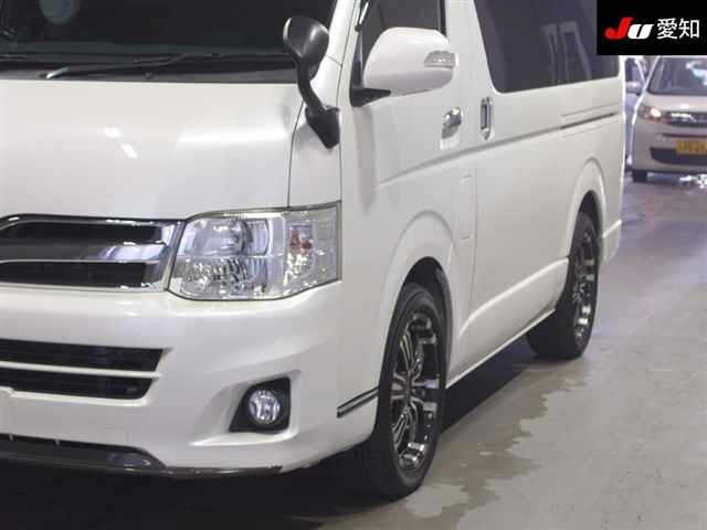 TOYOTA HIACE 2013