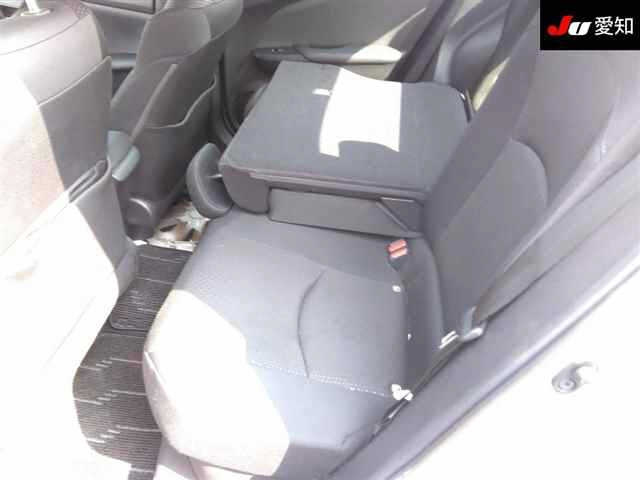 TOYOTA PRIUS 2021