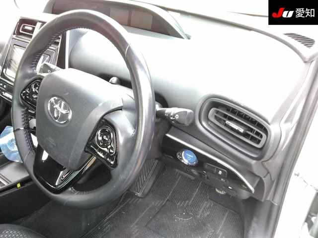 TOYOTA PRIUS 2021