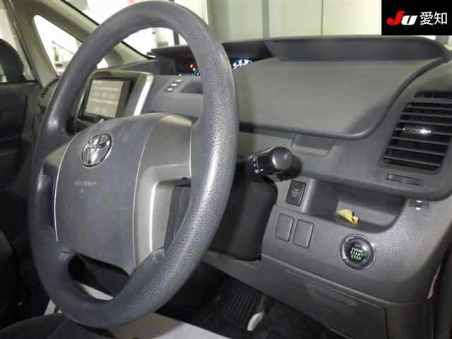 TOYOTA NOAH 2009