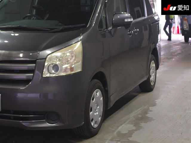 TOYOTA NOAH 2009