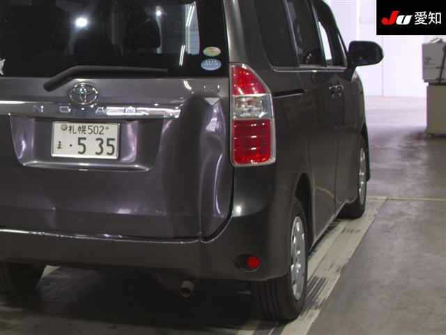 TOYOTA NOAH 2009