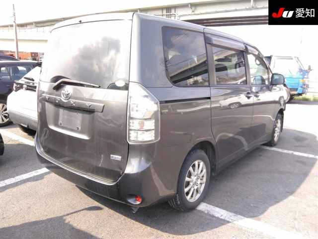 TOYOTA VOXY 2012