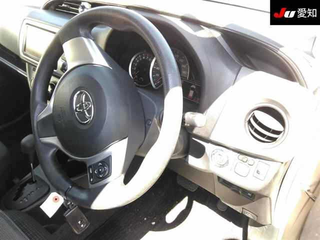 TOYOTA VITZ 2014