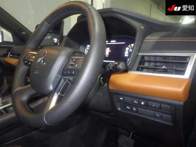 MITSUBISHI OUTLANDER PHEV 2023