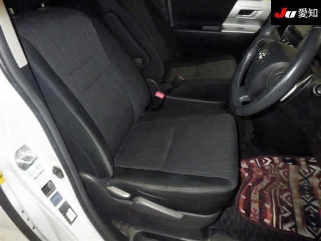 TOYOTA NOAH 2010