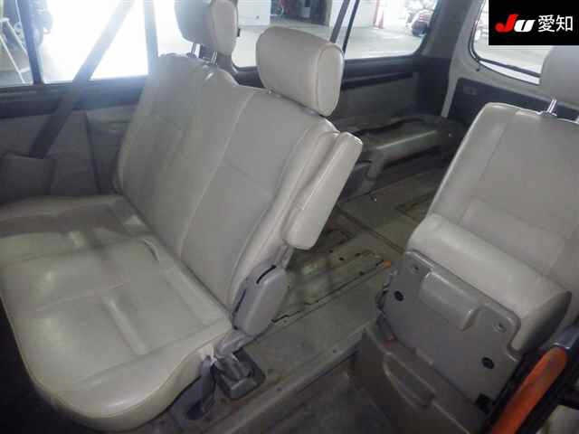 NISSAN CARAVAN BUS 2010