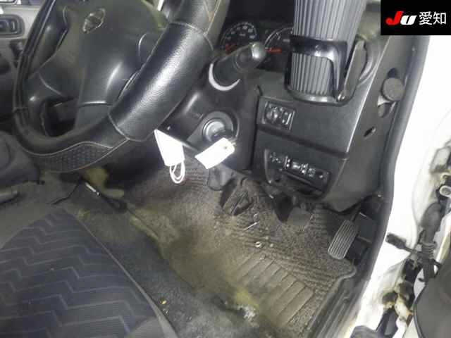 NISSAN CARAVAN BUS 2010