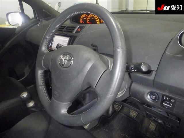 TOYOTA VITZ 2008