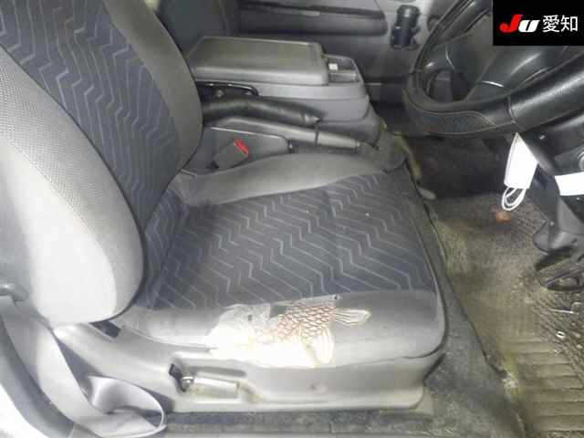 NISSAN CARAVAN BUS 2010