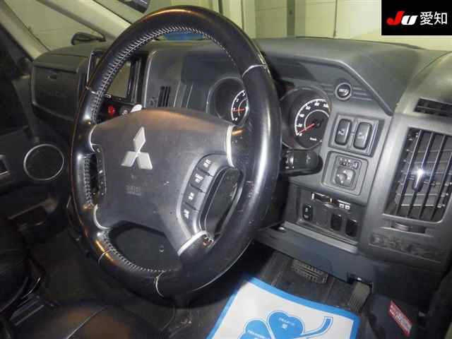 MITSUBISHI DELICA D5 2013