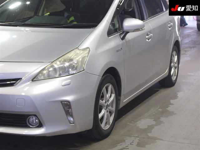 TOYOTA PRIUS ALPHA 2011