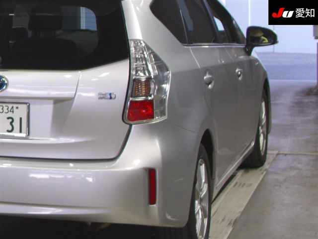 TOYOTA PRIUS ALPHA 2011