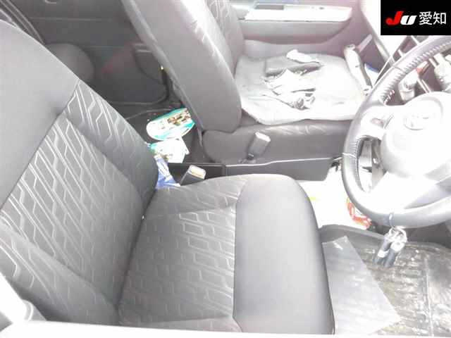 TOYOTA ROOMY 2018