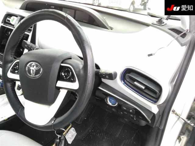 TOYOTA PRIUS 2016