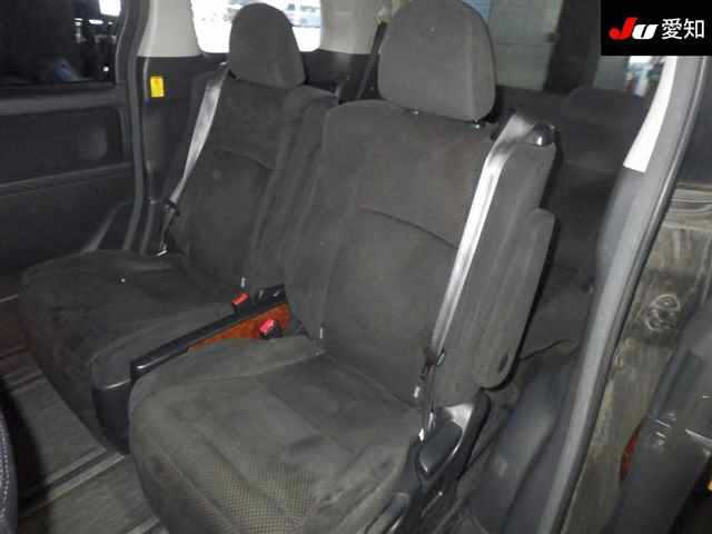 TOYOTA VELLFIRE 2010