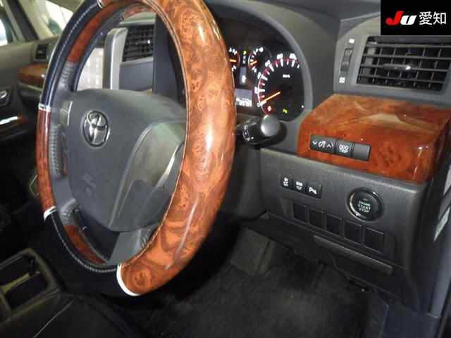 TOYOTA VELLFIRE 2010