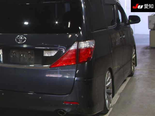TOYOTA VELLFIRE 2010