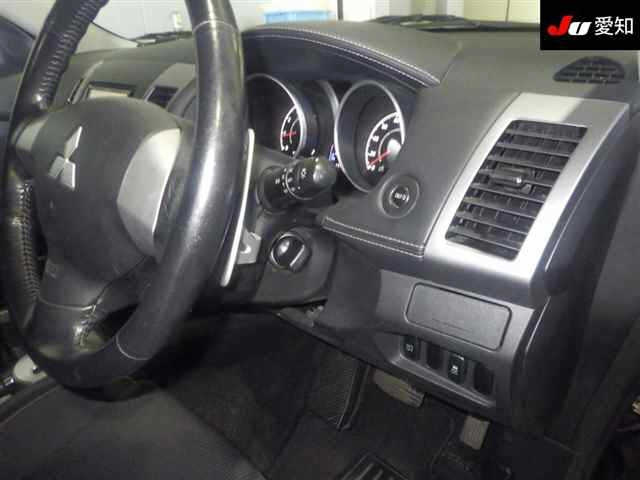 MITSUBISHI OUTLANDER 2011