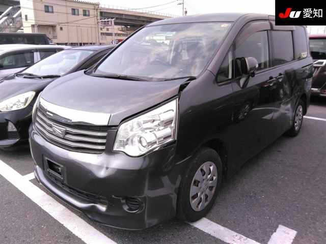 TOYOTA NOAH 2010