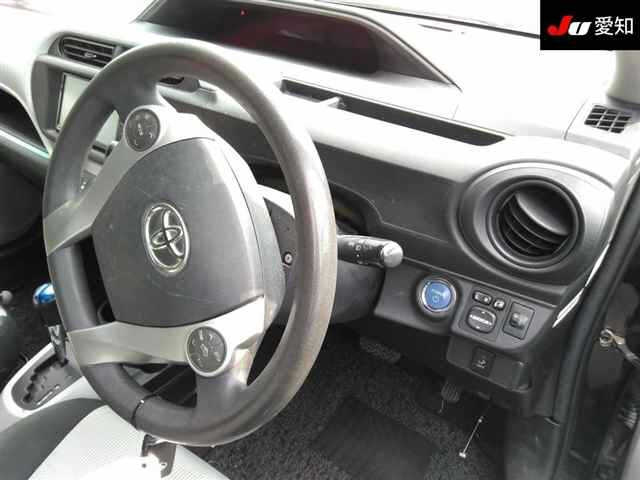 TOYOTA AQUA 2013