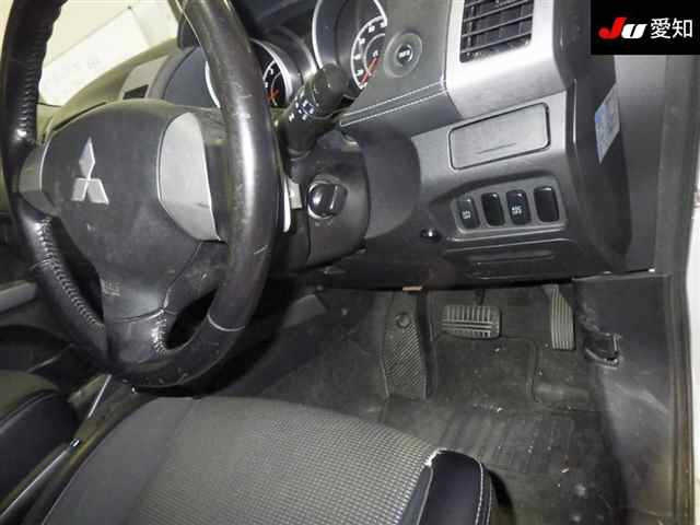 MITSUBISHI OUTLANDER 2010
