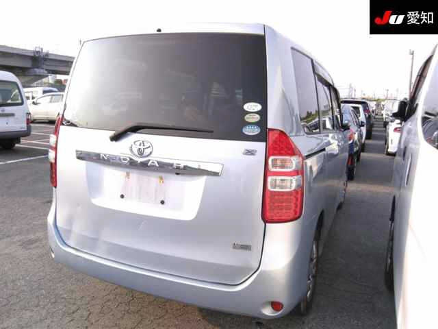 TOYOTA NOAH 2012