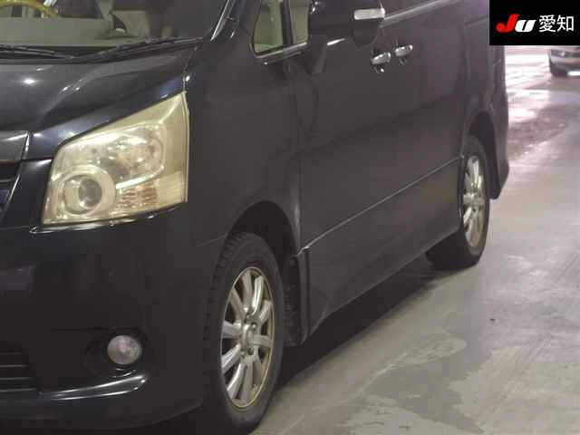 TOYOTA NOAH 2008
