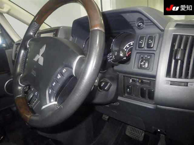MITSUBISHI DELICA D5 2011