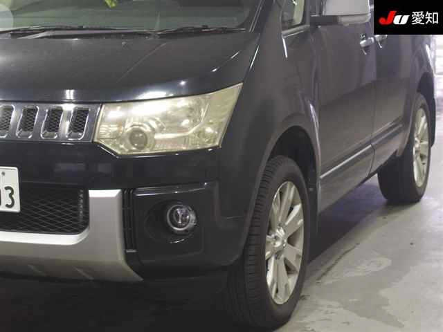 MITSUBISHI DELICA D5 2011