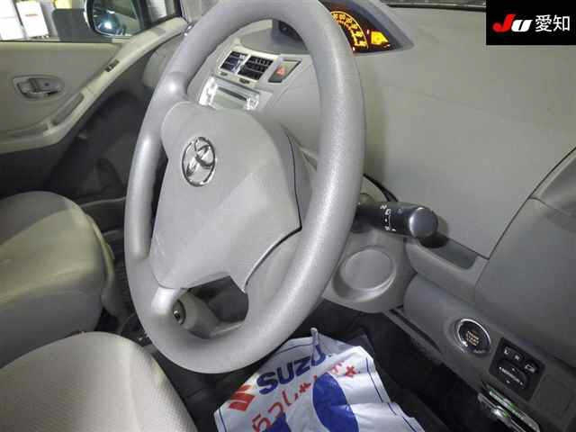 TOYOTA VITZ 2010