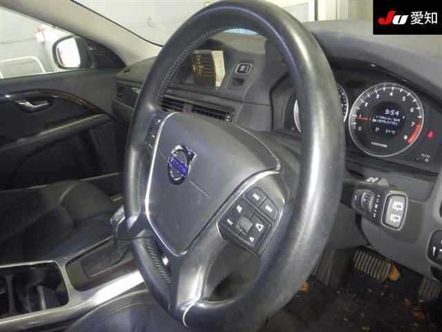 VOLVO V70 2013