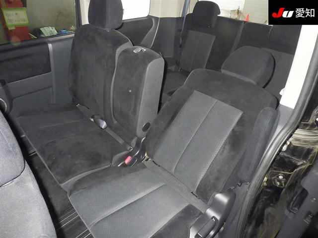 MITSUBISHI DELICA D5 2010