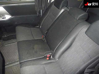 TOYOTA NOAH 2010
