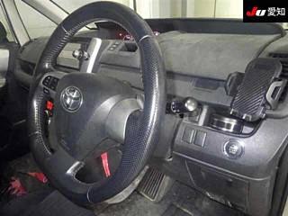 TOYOTA NOAH 2010