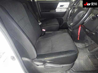 TOYOTA NOAH 2010