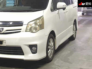 TOYOTA NOAH 2010