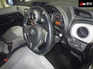 TOYOTA VITZ 2011